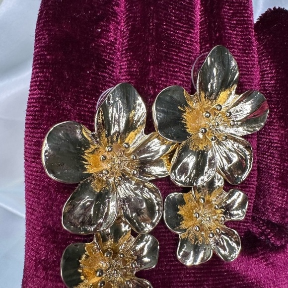 Gold Floral | elegant earrings | jewellery - Picture 5 of 8